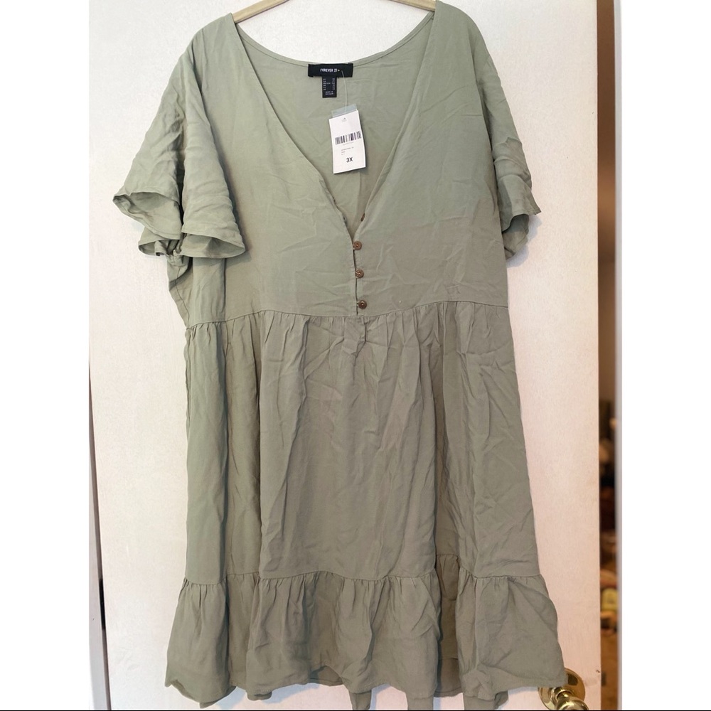 PRECIOUS butterfly sleeve/v-neck flowy dress!!!